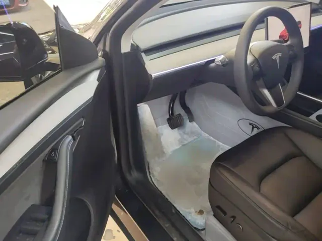 Tesla Model Y — Фото автомобиля 15