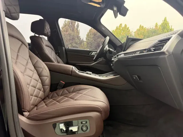 BMW BMW X5 2023 xDrive 40Li M Sport Black Night Package — Фото автомобиля 21