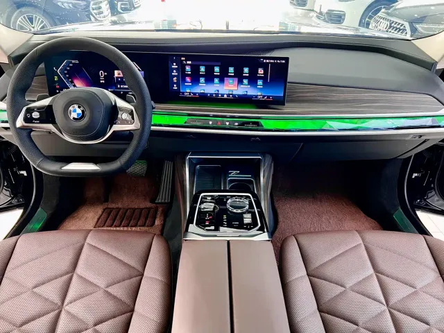BMW 7 Series — Фото автомобиля 9