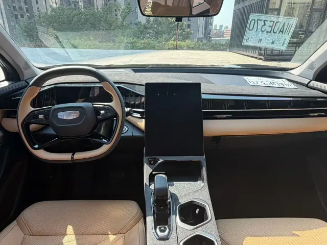 Geely Boyue L — Фото автомобиля 6