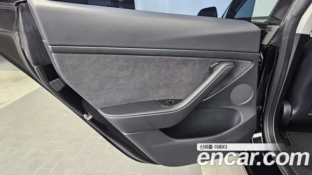 Tesla Model 3 — Фото автомобиля 14
