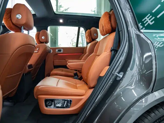 Li Auto L8 — Фото автомобиля 19