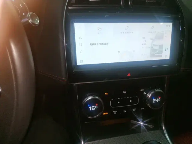 Jaguar XEL — Фото автомобиля 12