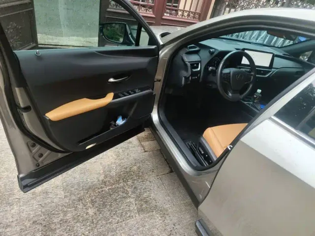 Lexus UX — Фото автомобиля 12