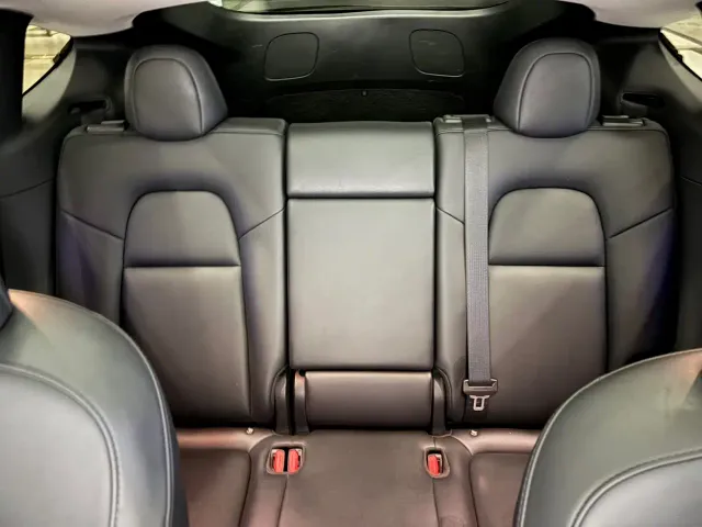 Tesla Model Y — Фото автомобиля 8