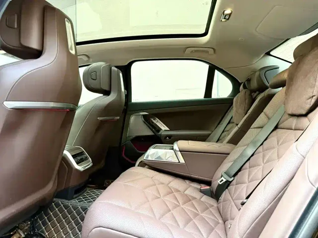 BMW 7 Series — Фото автомобиля 4