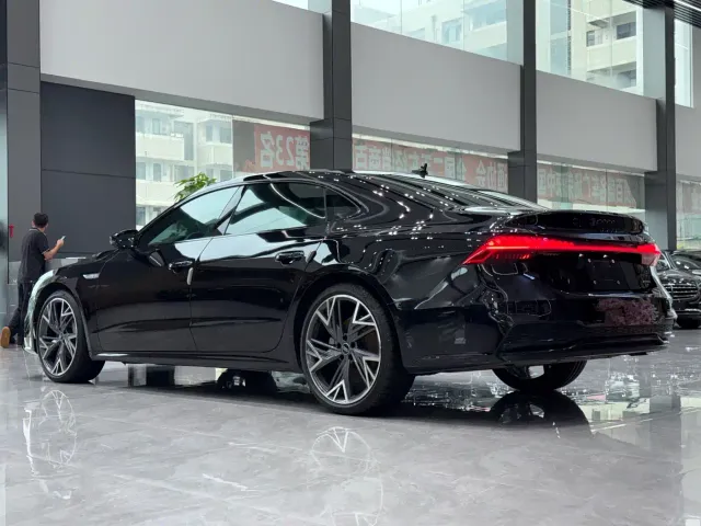 Audi A7L — Фото автомобиля 9