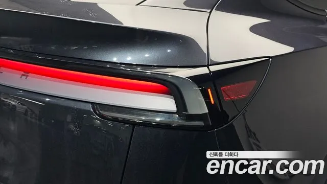 Tesla Model Y — Фото автомобиля 8