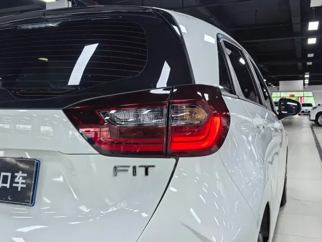 Honda Fit — Фото автомобиля 5