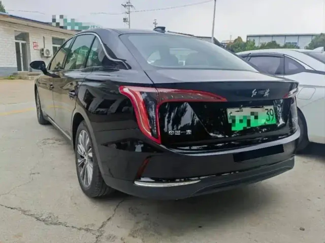Hongqi E-QM5 — Фото автомобиля 6