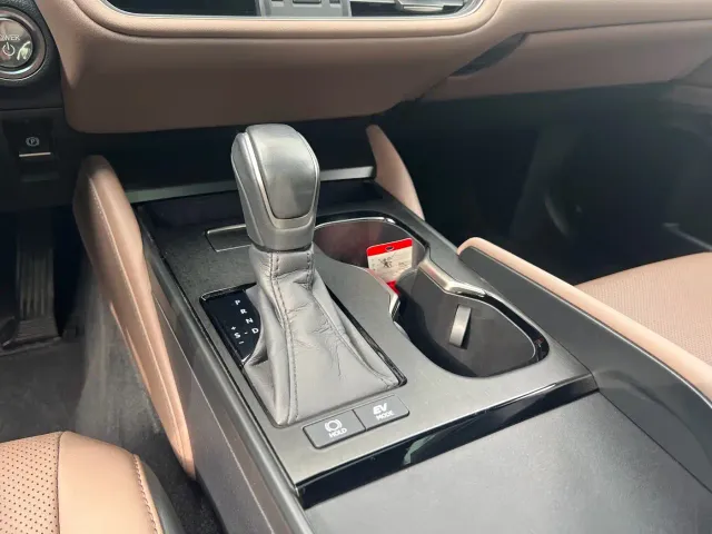 Lexus ES — Фото автомобиля 25