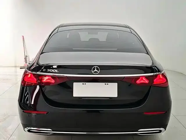 Mercedes-Benz E-Class — Фото автомобиля 6