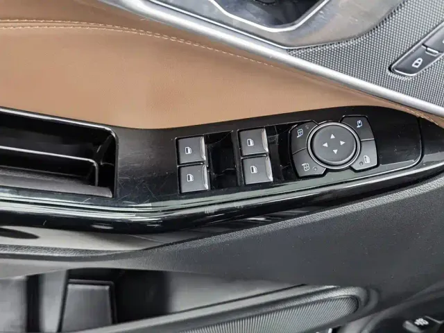 Ford Explorer — Фото автомобиля 9
