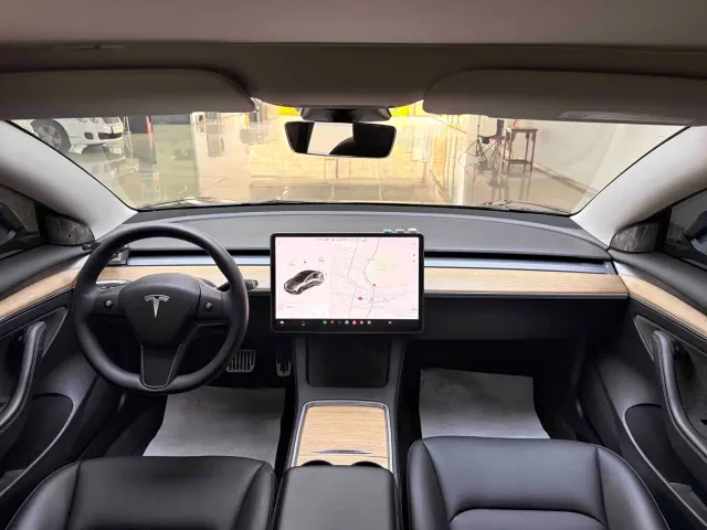Tesla Model 3 — Фото автомобиля 5