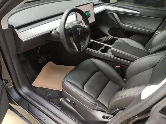 Tesla Model Y — Фото автомобиля 14