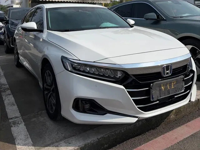 Honda Accord — Фото автомобиля 3