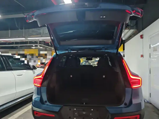 Volvo XC40 — Фото автомобиля 18