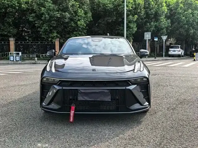 Lynk & Co 03 — Фото автомобиля 2