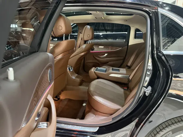 Mercedes-Benz E-Class — Фото автомобиля 8