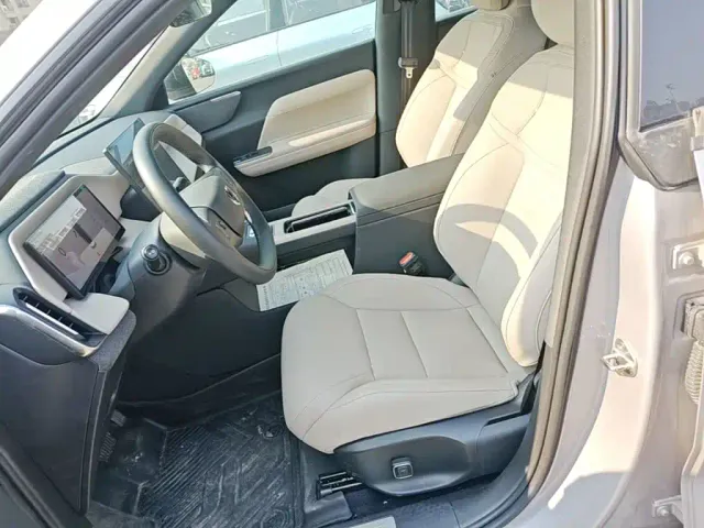 Volvo XC70 Plug-in Hybrid — Фото автомобиля 14