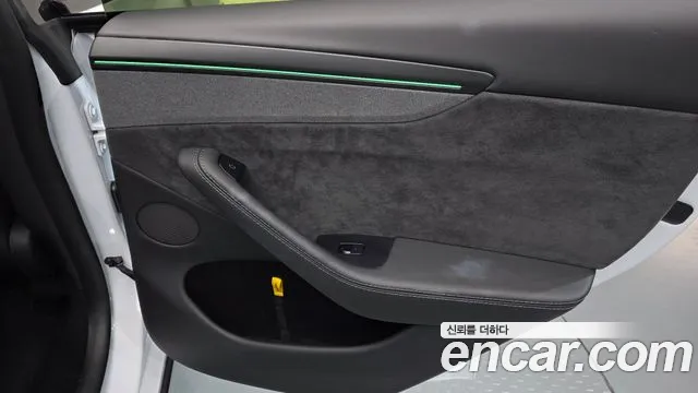 Tesla Model Y — Фото автомобиля 24
