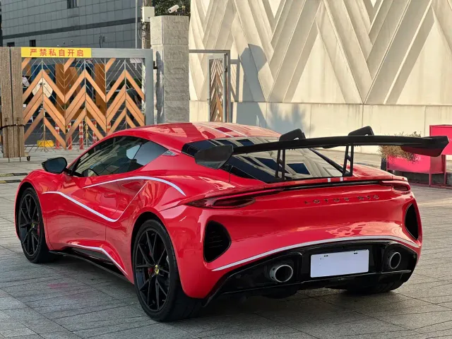 Lotus Emira — Фото автомобиля 4