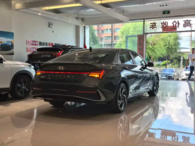 Hyundai Elantra — Фото автомобиля 19