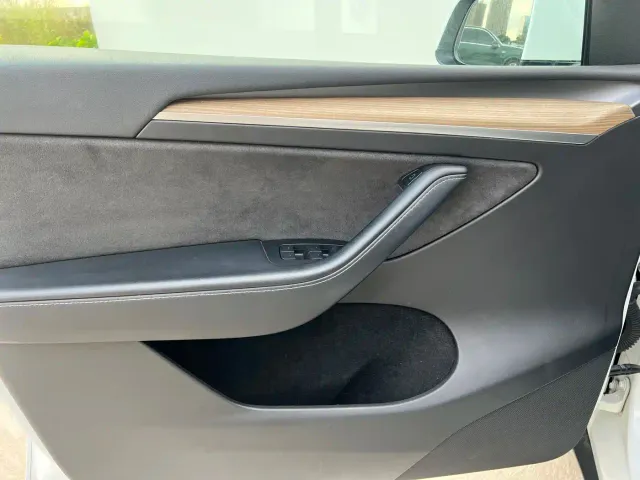 Tesla Model Y — Фото автомобиля 7