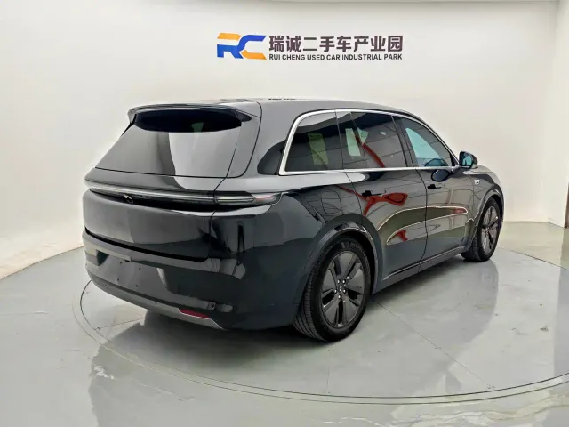 Li Auto Li L8 2024 Pro — Фото автомобиля 18