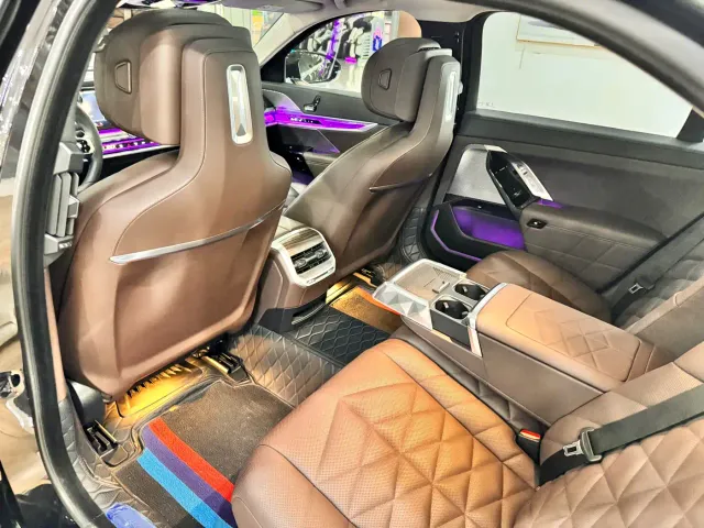 BMW 7 Series — Фото автомобиля 13