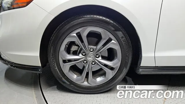Honda Accord 1.5 Turbo — Фото автомобиля 2