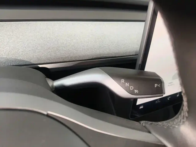 Tesla Model Y — Фото автомобиля 13