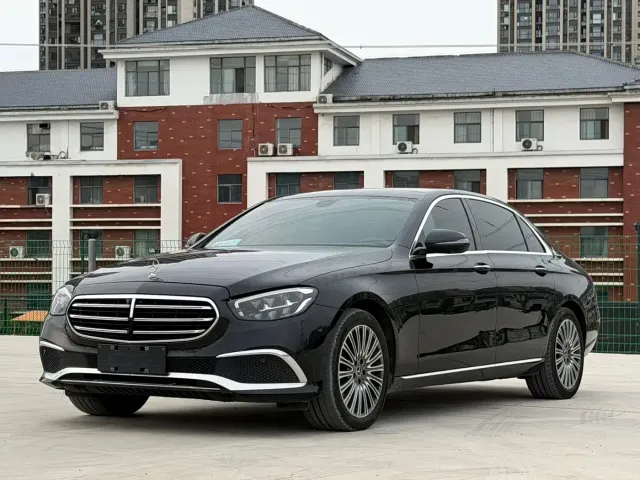 Фотография автомобиля — Mercedes-Benz E-Class