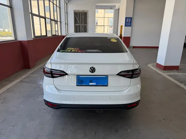Volkswagen Lavida — Фото автомобиля 12