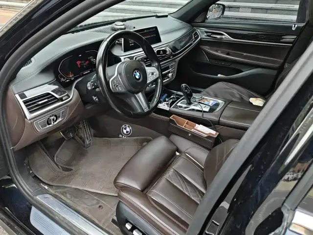 BMW 7 Series — Фото автомобиля 9