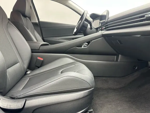 Hyundai Elantra 2023 Model 1.5L CVT LUX Premium Edition — Фото автомобиля 16