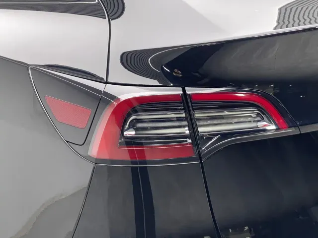 Tesla Model Y — Фото автомобиля 20