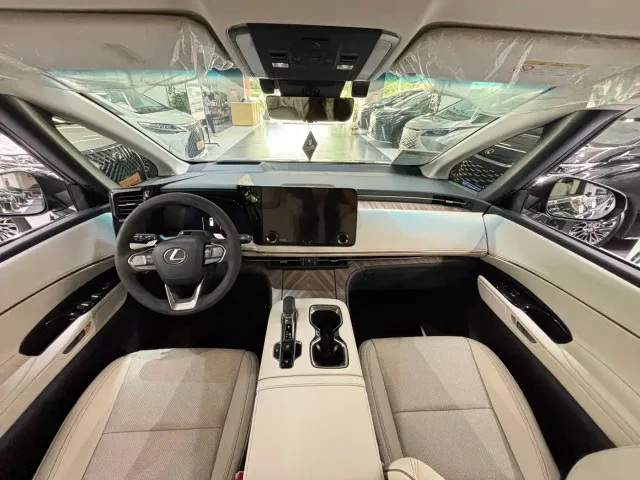 Lexus LM — Фото автомобиля 13