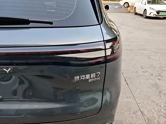 Geely Galaxy Starship 7 EM-i — Фото автомобиля 7