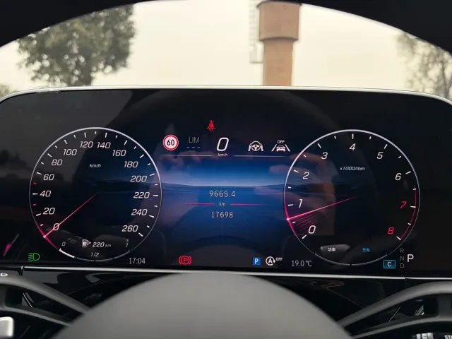 Mercedes-Benz E-Class — Фото автомобиля 15