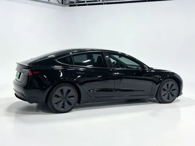 Tesla Model 3 — Фото автомобиля 3