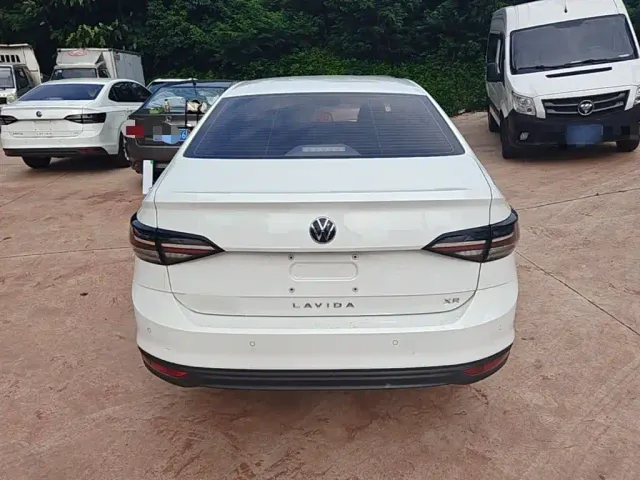 Volkswagen Lavida — Фото автомобиля 5