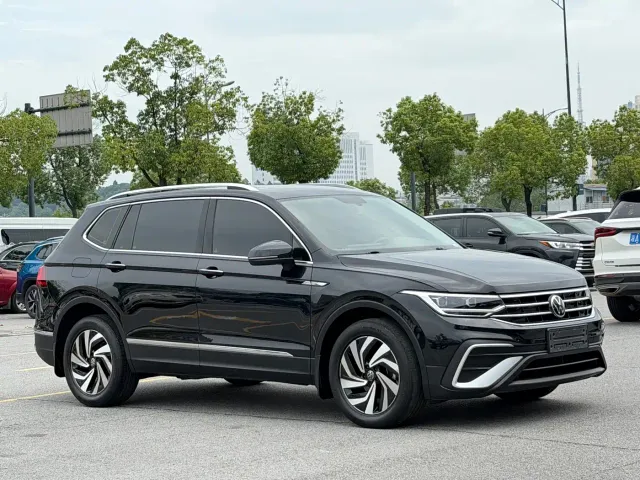 Volkswagen Tiguan L — Фото автомобиля 2