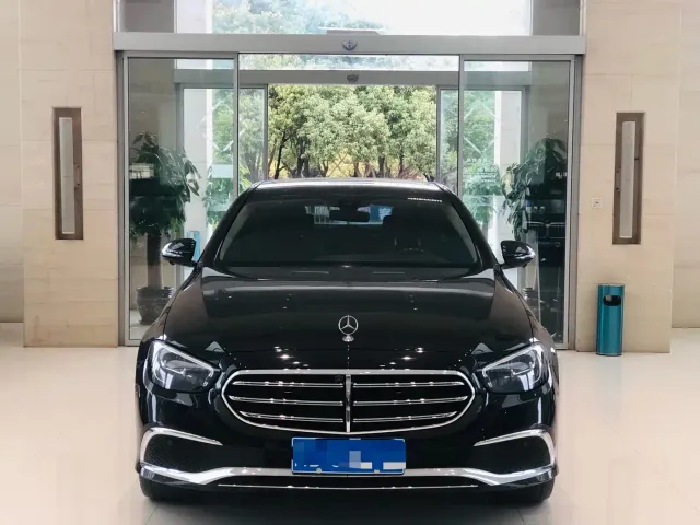 Mercedes-Benz E-Class — Фото автомобиля 2