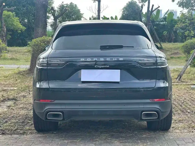 Porsche Cayenne — Фото автомобиля 8