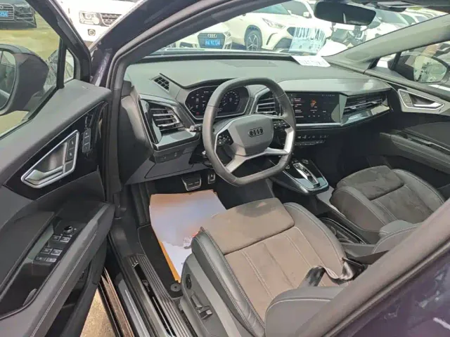 Audi Q4 e-tron — Фото автомобиля 15