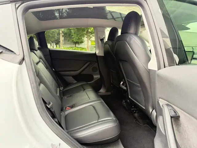 Tesla Model Y — Фото автомобиля 12