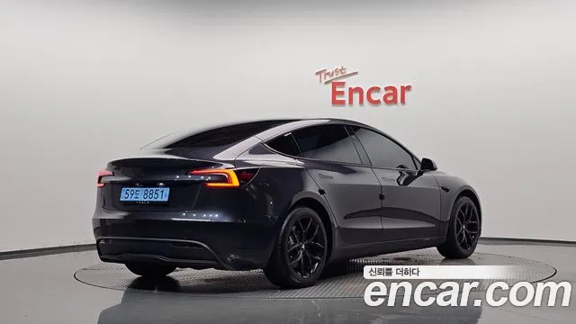 Tesla Model 3 — Фото автомобиля 2