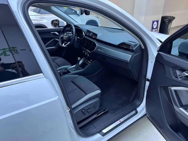 Audi Q3 — Фото автомобиля 10