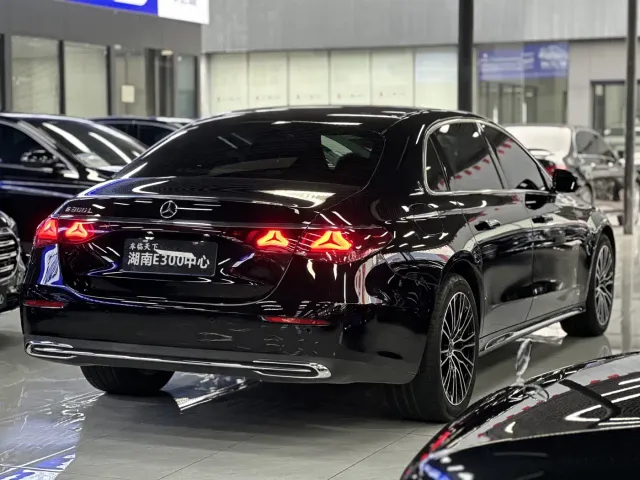 Mercedes-Benz E-Class — Фото автомобиля 14
